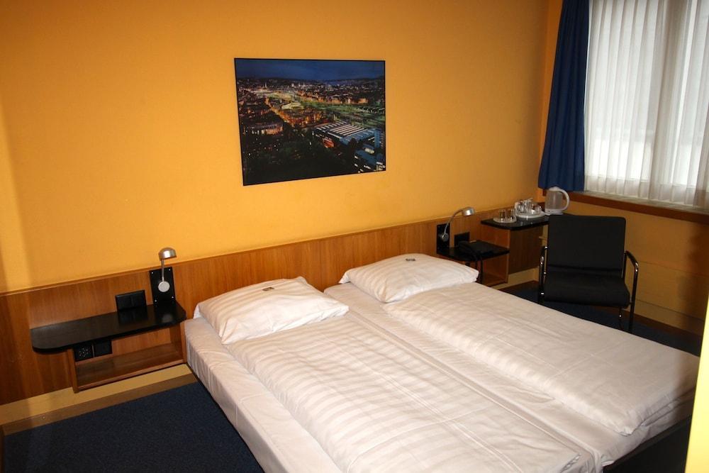 X-tra Otel Zürih