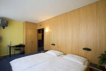 Otel X-tra 3*