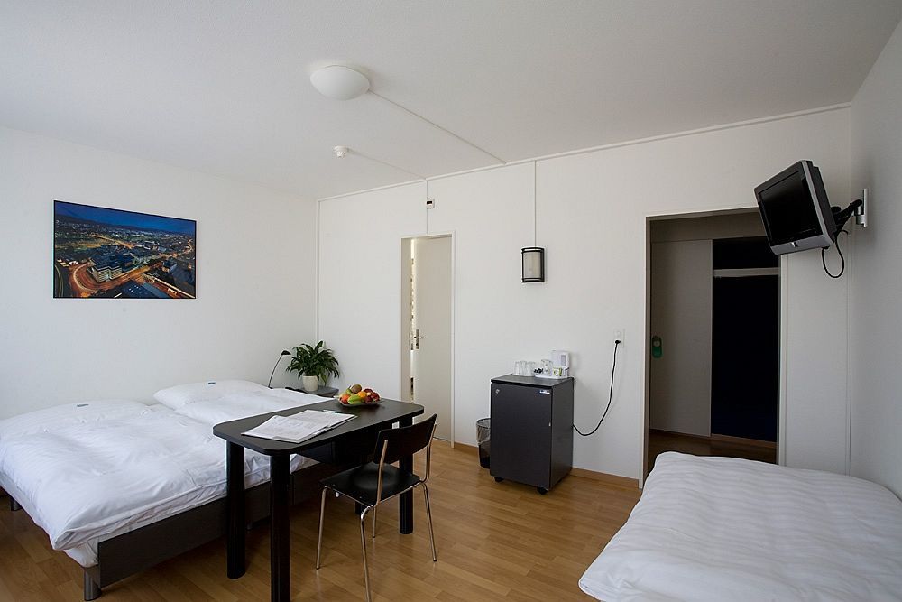 X-tra Otel Zürih