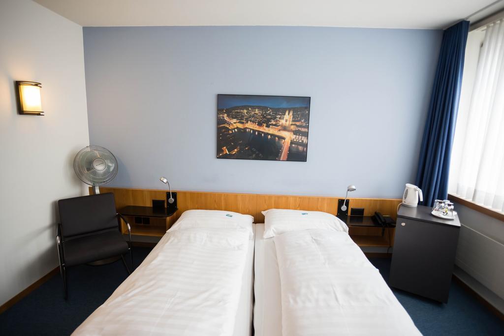 Otel X-tra 3*